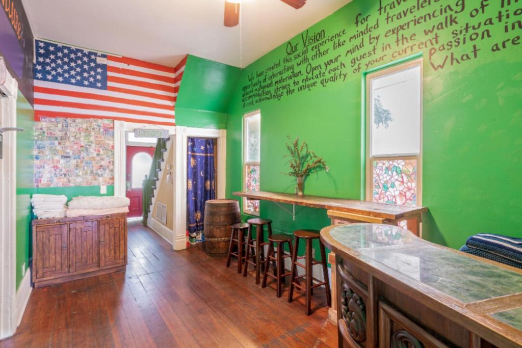 International Travelers House Hostel Downtown San Diego image 16