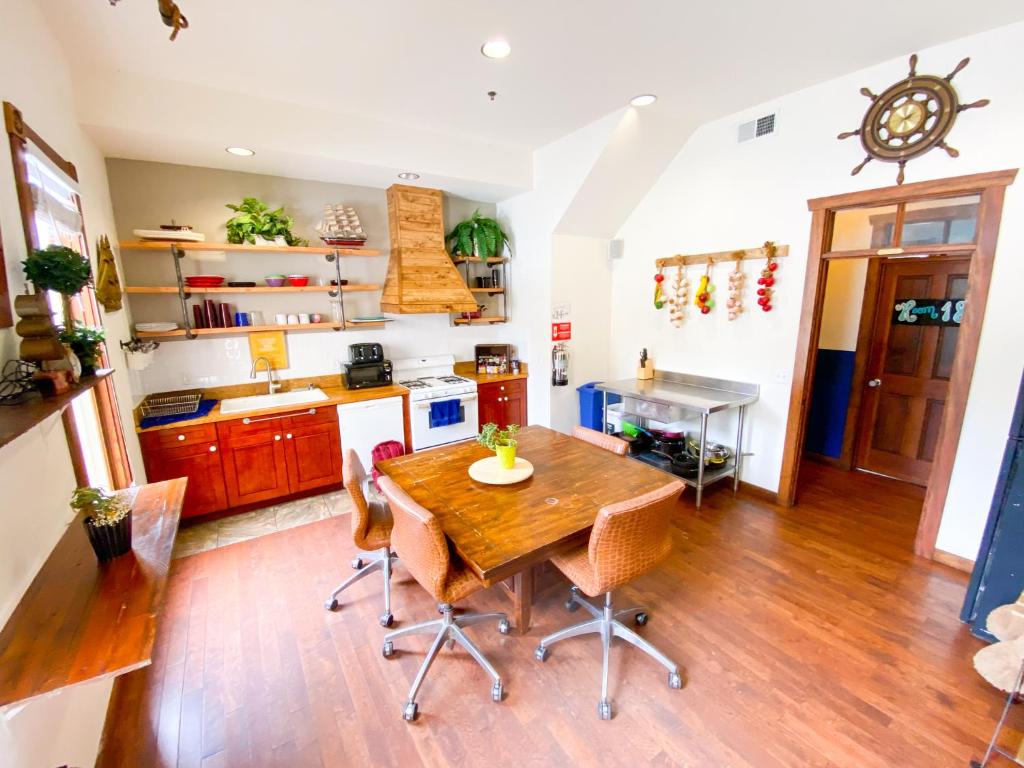 International Travelers House Hostel Downtown San Diego image 6