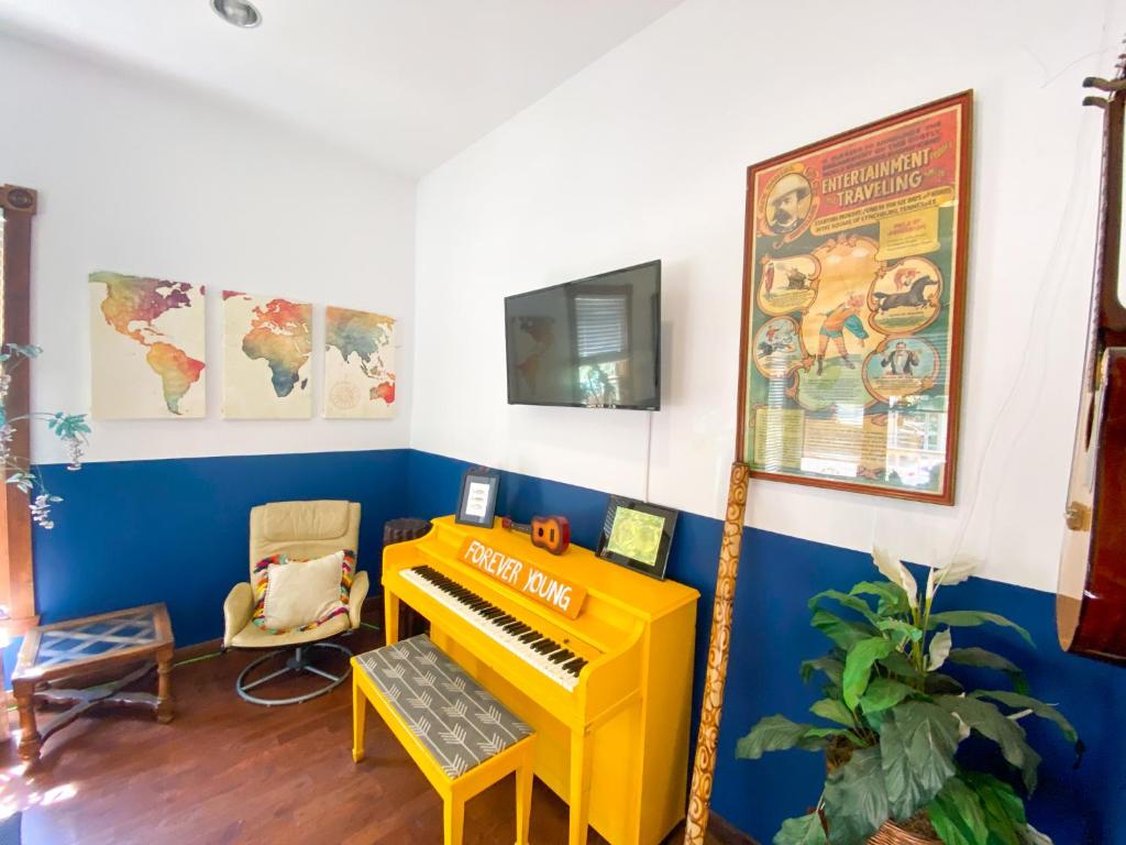 International Travelers House Hostel Downtown San Diego image 8
